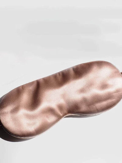 Sovemaske i silke champagne