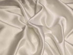 Hvad er forskellen på satin og silke?